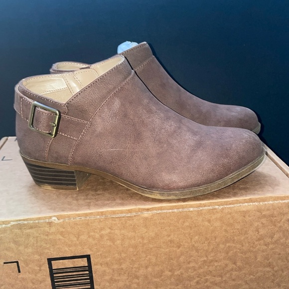 Life Stride Shoes - LifeStride Alexa Ankle Shoe Shootie Brown Zip up decorative buckle Womens Sz 6W